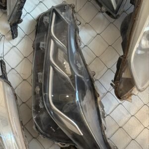 Optica delantera izquierda Toyota corolla 2023