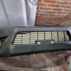 Paragolpe hilux DX con regilla incluida